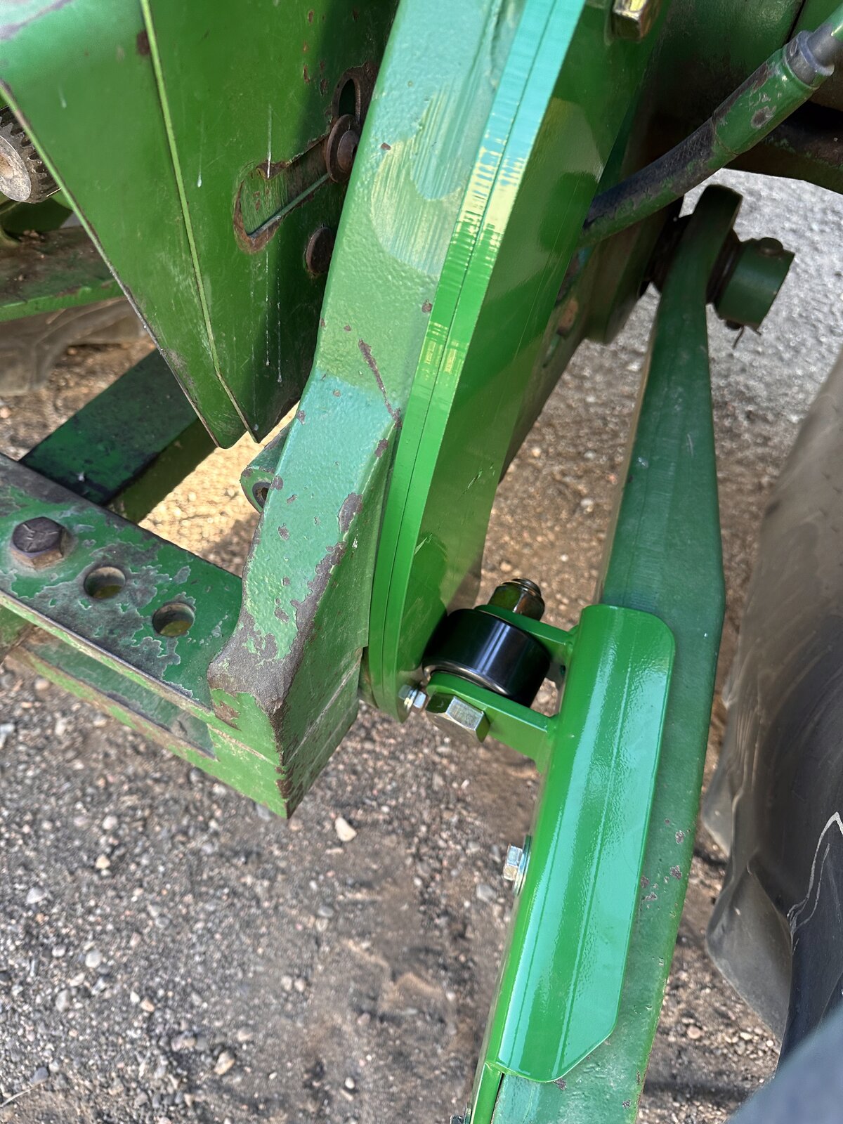 RollerGlide Heritage top view &mdash; powder-coated bracket integrated with John Deere 8000 Series hitch